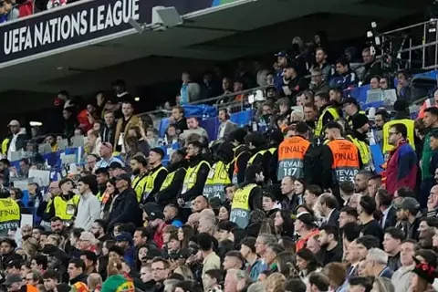 سقط من المدرجات.. مصرع مشجع في نهائي دوري الأمم الأوروبية